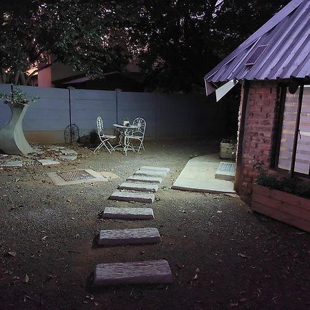 The Spare Room Cottage - Cosy And Private Bloemfontein Dış mekan fotoğraf